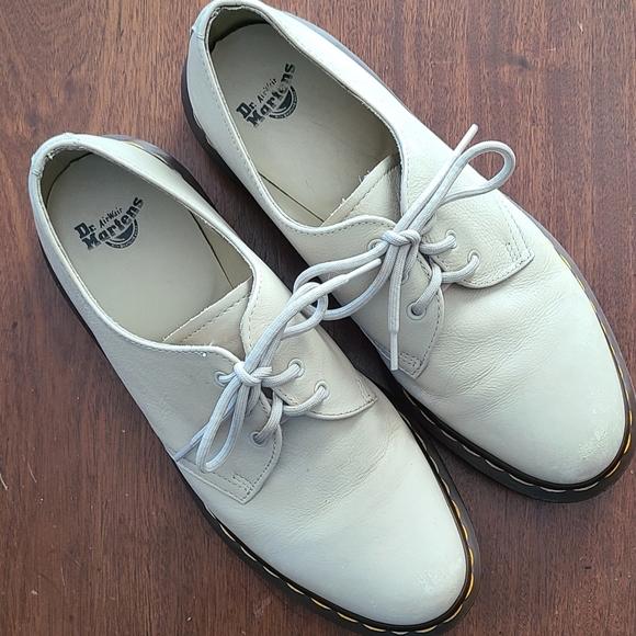 Dr. Martens Shoes - Dr. Doc Martens 1461 Cream Lace-Up Oxfords Women's Size 9 41